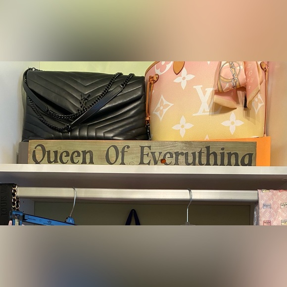 TRADE 🤩 YSL Large LouLou Saint Laurent CHAIN BAG QUILTED LEATHER BLACK on Blac - Picture 2 of 16